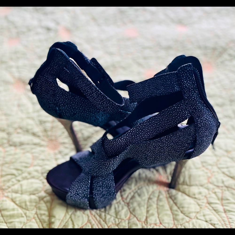 BCBGMaxAzria heels - Picture 3 of 6